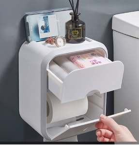 Dispensador blanco de dos niveles con un cajón superior para artículos personales y un soporte para teléfono. Disponible a precios de mayorista. - Product Image 1