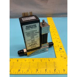 Contrôleur de débit massique Unit Instruments UFC-1020 - Équipement et pièces semi-conductrices de renommée mondiale - Product Image 1
