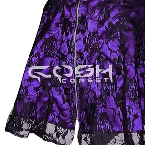 Proveedor mayorista de vestido corto acampanado con corsé de encaje floral negro y satén morado, con cremallera frontal. - Product Image 4