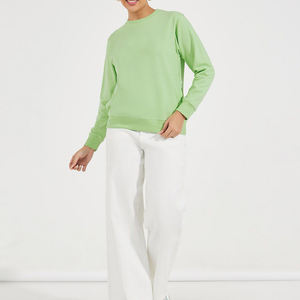 Nueva sudadera de hombre con logotipo personalizado impreso en la parte delantera, de manga larga, cuello redondo, corte regular, para invierno. - Product Image 3