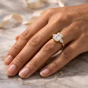 Anillo de Compromiso de Diamantes de Oro de 14k con Corte Esmeralda de 1.50 Quilates, Color F, Claridad VS1, Anillos de Diamantes Clásicos de Lujo para Mujer, Certificados por IGI - Product Image 2