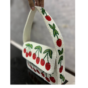 Magnifique sac à bandoulière brodé traditionnel pour femmes, orné de perles, avec un artisanat complexe et un design élégant. - Product Image 5