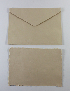 Lot de papeterie en gros pour enfants : Carte à bords festonnés 250 g/m² avec enveloppe assortie en papier recyclé fait main à partir de fibres de coton - Product Image 3