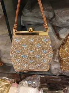 Sac à main tropical brodé à la main avec perles pour femmes - Product Image 6