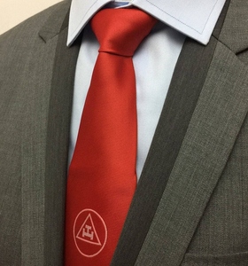 Corbata Formal Masónica Bordada a Máquina con el Escudo del Arco Real Personalizado en Rojo - Product Image 4