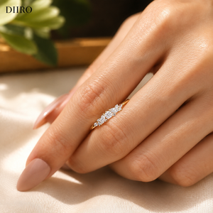 Anillo de Compromiso con Diamante de Corte Redondo, Piedra Lateral Marquise de Moissanita, Anillo de Boda Nupcial Chapado en Oro Amarillo, Anillo de Promesa - Product Image 6