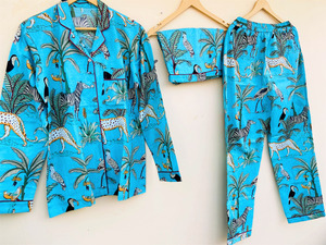 Conjunto de Pijama de Algodón para Mujer con Estampado Artesanal, Conjunto de Pijama Cómodo para Dormir y Descansar, Hermoso Conjunto de Pijama con Estampado de Jungla - Product Image 3