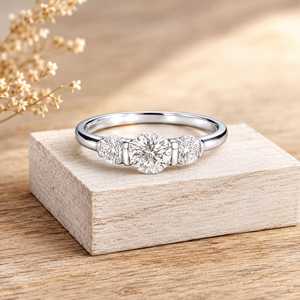 Bague de fiançailles en diamant de laboratoire taille brillant rond 0,57 ct, or massif 10K 14K 18K, design de joaillerie fine, certifié IGI E VVS - Product Image 1