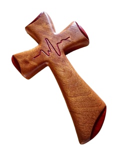 Croix en bois moderne avec conception de battement de coeur Croix en bois de qualité supérieure fabriquée à la main avec symbole spirituel pour la décoration de bureau à domicile chrétien - Product Image 1