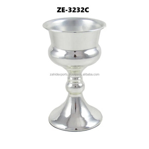 Vase à fleurs en métal fait main au design moderne pour l'aménagement intérieur résidentiel de créateurs, design classique, finition galvanisée - Product Image 1