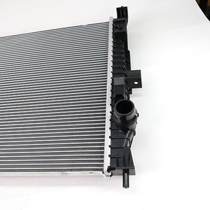หม้อน้ำระบายความร้อนเครื่องยนต์ 9675747980 สำหรับ Peugeot 308 3008 408 5008 2008 Citroen C4 Picasso DS4 DS5 แกนอะลูมิเนียม ถังน้ำ ใหม่ - Product Image 5