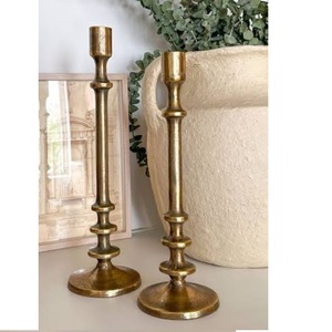 Portavelas Metálico para Decoración de Bodas y Hogar, Acabado Dorado, Grabado a Mano, Soporte para Velas - Product Image 1