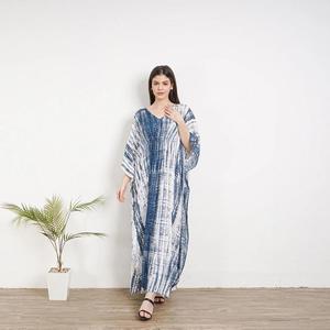Vestido Kaftán Estampado Azul y Blanco para Mujer, Corte Holgado, Cuello en V, Maxi Kaftán, Traje de Playa, Ropa de Resort - Product Image 2