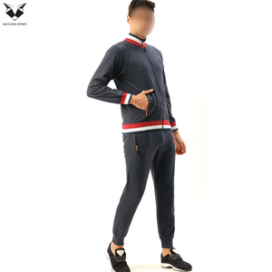 Ensemble de survêtement de sport personnalisé au design le plus récent, produit de qualité supérieure, disponible en différentes couleurs contrastées pour hommes. - Product Image 3