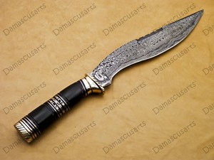 Cuchillo de Supervivencia Forjado a Mano de Acero de Damasco, Hoja Fija de Punta Caída con Borde Serrado, para Caza y Actividades al Aire Libre - Product Image 4