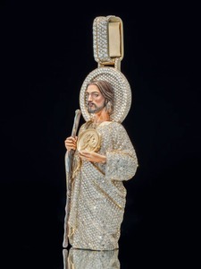 Pendentif Christ en Or 24K avec Moissanite, Breloque Religieuse Unisexe, Bijou Chrétien, Design à Micro-Incrustation - Product Image 3