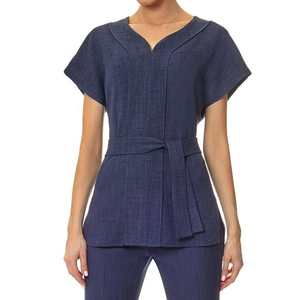 Tunique noire à col en V pour femme avec ceinture et manches courtes, en polyester respirant, idéale pour les uniformes de salon ou d'infirmière - Product Image 4