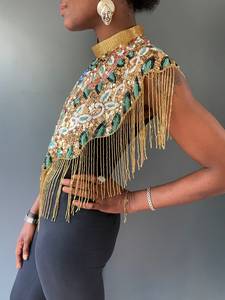 Poncho de Cuentas Hecho a Mano de Primera Calidad con Flecos de Perlas para Recepción de Bodas, Cruceros o Cenas al Atardecer, Disponible para la Venta - Product Image 4