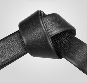 Ceinture en cuir véritable de luxe sur mesure pour homme avec boucle automatique - Product Image 4