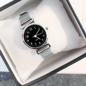 Reloj de Pulsera Elegante y Retro para Mujer, Versión Juvenil, Caja Pequeña de Aleación, Movimiento de Cuarzo, Manecillas de 10 mm - Product Image 2