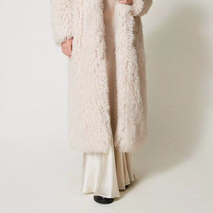 Abrigo Largo de Cuero Elegante y Cálido para Mujer, de Alta Calidad, con Peluche, Fabricado por Goletrace Enterprises - Product Image 5