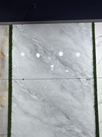 Carreaux de sol en porcelaine brillante, motif marbre bleu doré, imitation pierre émaillée, texture pour usage intérieur dans les salles de bain en Inde