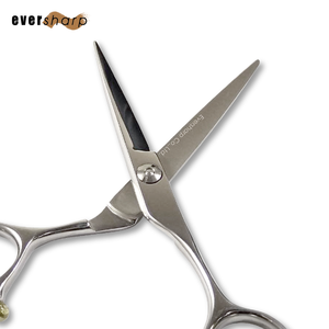 Ciseaux à cheveux droits professionnels de 5.5 pouces avec AUS8 japonais pour barbier et coiffeur - Product Image 4