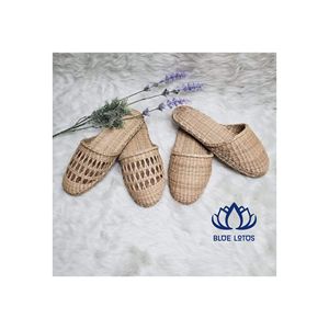 Chaussons en jonc de mer vietnamien de haute qualité – Chaussures durables en fibres naturelles pour usage intérieur et hôtelier - Product Image 1