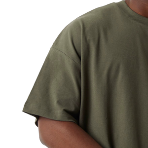 Camiseta de algodón de punto liso verde oliva extragrande para hombre, de manga corta, cuello redondo, ajuste casual, largo regular, estilo liso. - Product Image 5