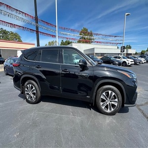 Toyota Highlander Turbo FWD SUV d'occasion en bon état, intérieur cuir foncé, fonctionnel, disponible en stock, livraison rapide - Product Image 6