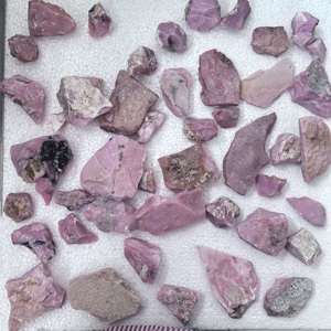 Matière première d'opale rose 100% naturelle, jusqu'à 3 kg, disponible à la vente, qualité AAA, forme brute non taillée, teinte étonnante. - Product Image 4