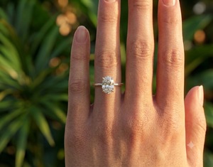 Bague solitaire en diamant taille ovale en or blanc 2 carats certifiée IGI, bague de fiançailles pour femme, style classique, diamant de laboratoire - Product Image 3