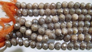 Perles rondes facettées en pierre de lune pêche naturelle, plaquées argent mystique, 9-10 mm, brin de 10 pouces de long - Product Image 4
