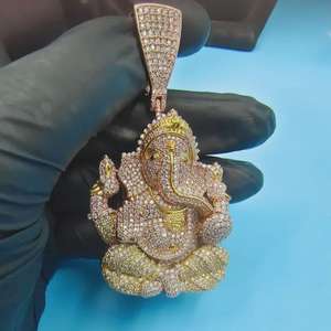 Colgante de Lujo Certificado de Lord Ganesha, Chapado en Oro de 18K, Moissanita Redonda de Corte Brillante, Joyería Unisex con Temática Religiosa Hindú - Product Image 1