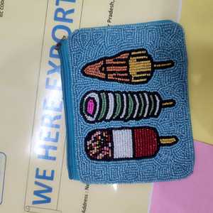 กระเป๋าใส่เหรียญรูปไอศกรีมประดับลูกปัดทำมือ น่ารักสำหรับฤดูร้อน กระเป๋าซิปปักลายตามสั่ง กระเป๋าคลัทช์ขนาดเล็ก ของขวัญงานปาร์ตี้สุดพิเศษ - Product Image 1