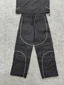 Chaqueta y Pantalón Deportivo Cortavientos con Líneas Reflectantes, 100% Nailon, Ropa Casual, Ropa de Ocio - Product Image 4