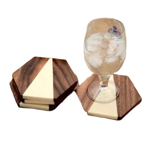 ชุดจานรองแก้วทำจากไม้อีพ็อกซี่ทรงสี่เหลี่ยมปรับแต่งได้เป็นมิตรกับสิ่งแวดล้อมทำด้วยมือพร้อมเอฟเฟคจากมหาสมุทรสำหรับใช้ในบ้าน - Product Image 1