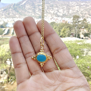 Collier en pierres précieuses pour usage quotidien, pendentif ovale en calcédoine aqua, plaqué or 18 carats, avec cadre de perles design. - Product Image 6