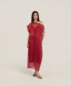 Robe décontractée droite et ample en voile d'organza de soie rouge de luxe, asymétrique à l'épaule, style minimaliste élégant, fabriquée au Vietnam (ODM/OEM) - Product Image 4