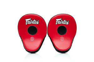 เป้าซ้อมมวย Fairtex รุ่นโค้งสีดำและแดง หนังแท้ ทนทาน อุปกรณ์ฝึกซ้อมอย่างดี Fairtex Focus Mitt CP-FM-19 - Product Image 4