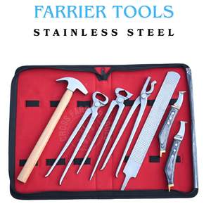 Kit d'outils professionnels pour fermeurs avec coupe-crevasses, pince à clous, marteau de fermeur, outil de dépose de sabots, râpe de nivellement et couteau courbé à boucle - Product Image 5