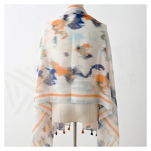 Pañuelo de Seda Cuadrado para Mujer NORTH APPROACH, Estampado Floral, Elegante Accesorio de Moda Multifuncional para Todas las Temporadas - Product Image 2