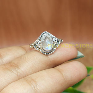 Bague en argent sterling 925 faite à la main avec pierre de lune |   Bague Statement en Pierre de Lune Arc-en-ciel Naturelle |   Bijoux vintage bohèmes en argent pour unisexe - Product Image 3