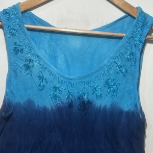 เสื้อทูนิคโบโฮสีน้ำเงินลายมัดย้อมแบบไม่มีแขน คอทรงโอ สำหรับผู้หญิงที่สง่างาม |   ชุดเดรสลำลองทรงหลวมสำหรับฤดูร้อน - Product Image 3