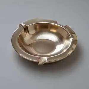 Cenicero Metálico de Diseño Minimalista, Compacto, Resistente al Viento, para Interiores y Exteriores, Ideal para Viajes - Product Image 4
