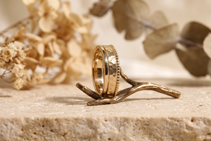Ensemble de bagues empilables en or 14 carats texturé martelé de luxe, bijoux minimalistes de créateur pour femmes, vente en gros - Product Image 2