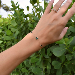 Bracelet en or jaune avec pierres précieuses vertes émeraude - Product Image 4