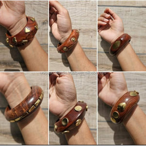 Derniers bracelets en bois classiques faits à la main finition polie taille standard bracelets en bois naturel pour femmes usage quotidien - Product Image 4