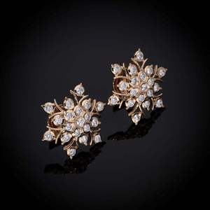 Boucles d'oreilles clous en or rose avec diamants ronds taille brillant sertis à griffes, bijoux de luxe pour femme pour mariage - Product Image 1