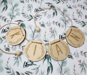 Couronne de nom gravée au laser personnalisée cadeau parfait pour nouveau-né cadre photo maison pour affichage et stockage - Product Image 6